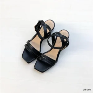 Hawaii Strap Block Heel Sandals in Black