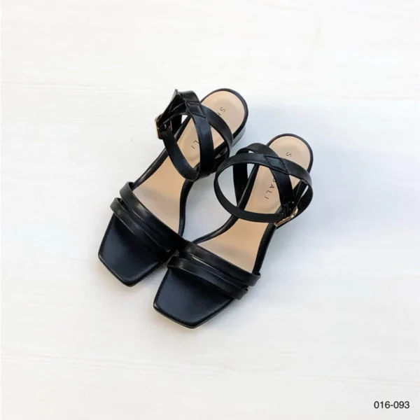 Hawaii Strap Block Heel Sandals in Black