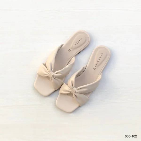 Soft Bow Slide Sandals In Pearl