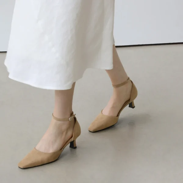 sg-11134207-7rdxs-mdk0ypa6nlks1b Eldrin Round Pumps Heels